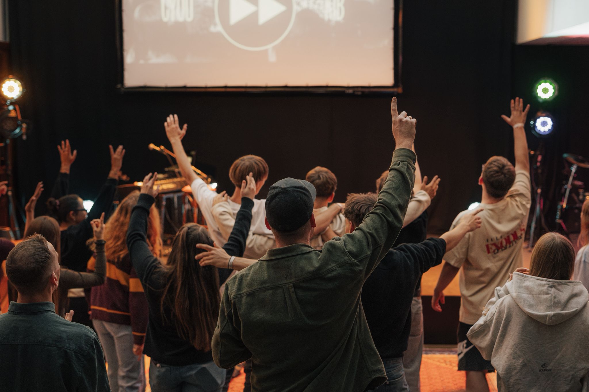 Bild vom Jugendliche die Jesus feiern.