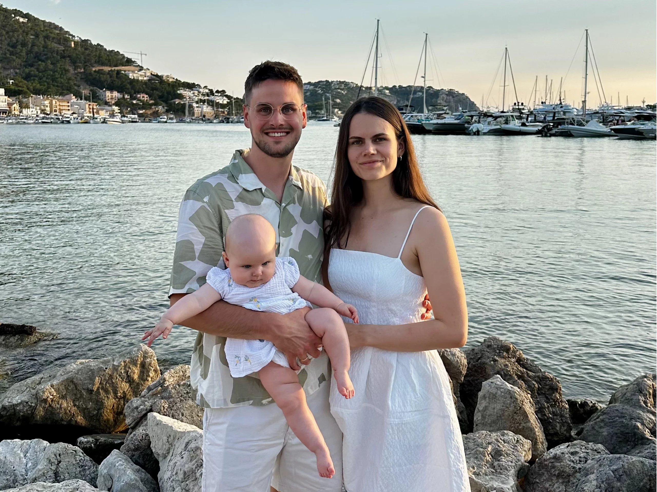 Rico und Tamina Wirths mit ihrer Tochter.